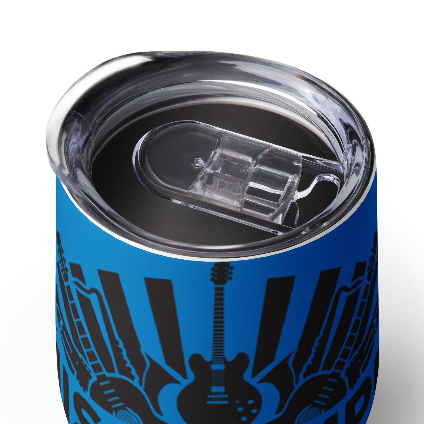 wine cup with blues logo and blue background showing top with lid installed